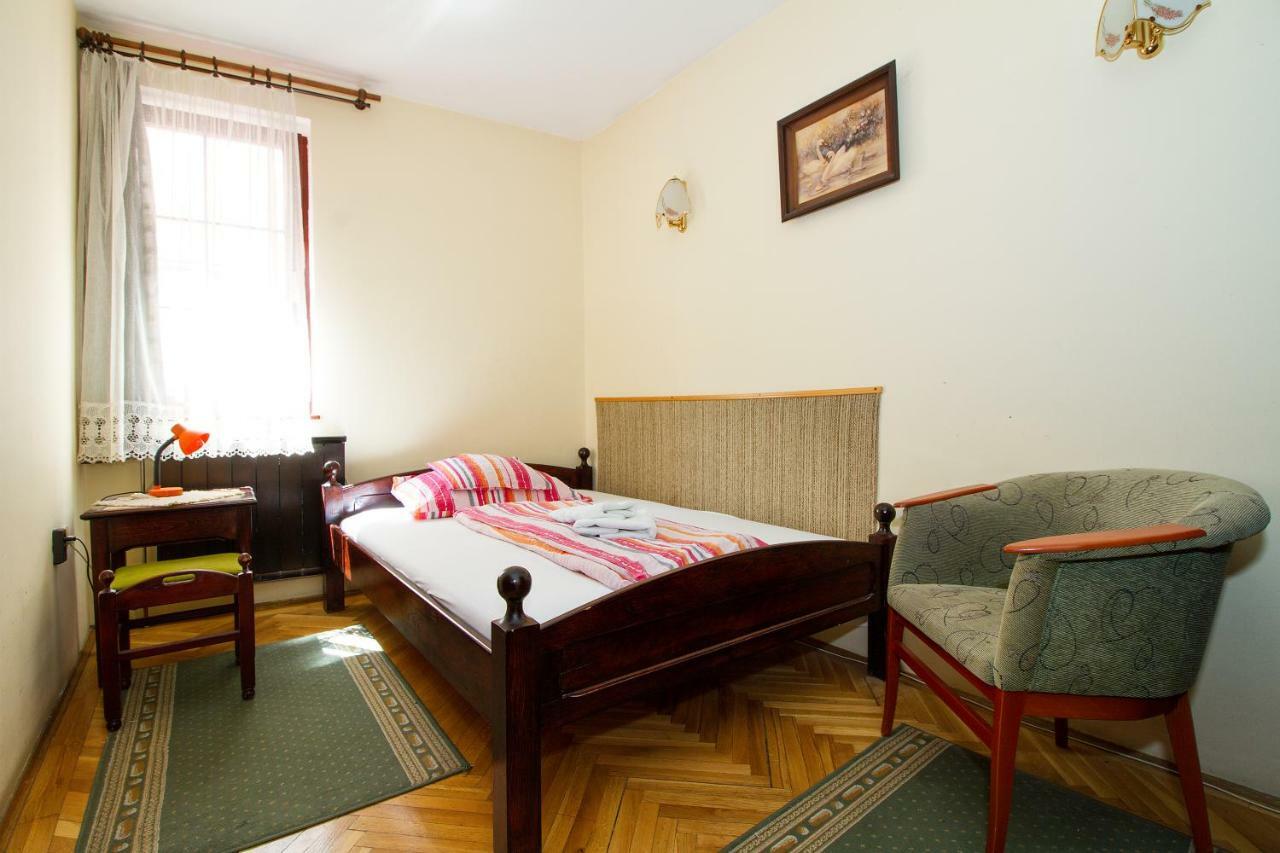 Kertesz Panzio Gyor Bed & Breakfast Exterior photo