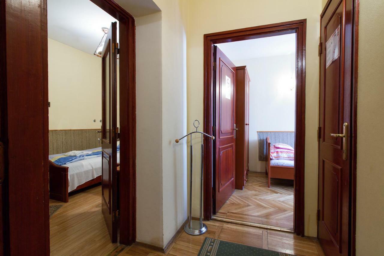 Kertesz Panzio Gyor Bed & Breakfast Exterior photo